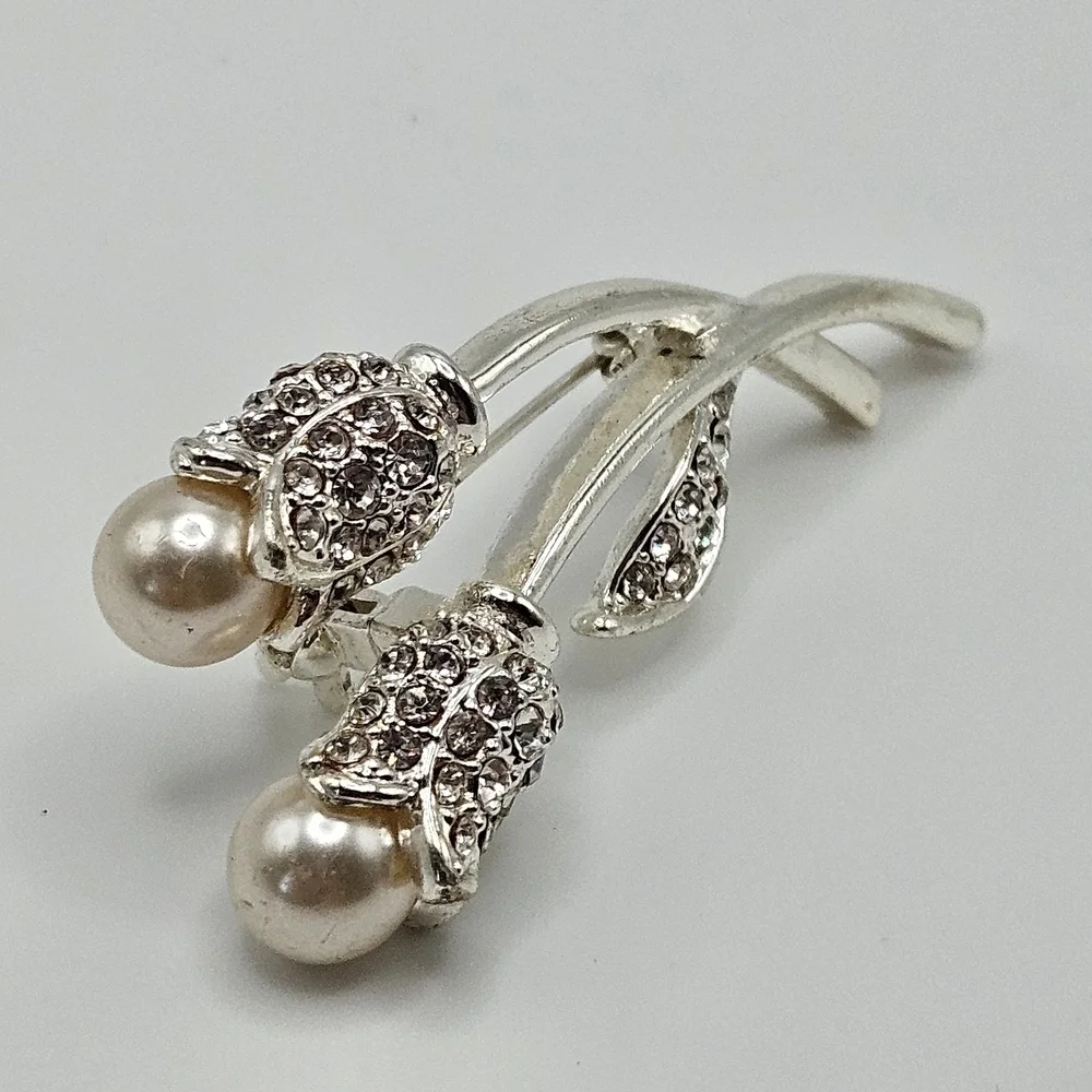 VINTAGE Faux Pearl Rhinestone Silver Tone Tulip Flower Pin Brooch Nature